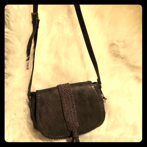 Steve Madden Handbags - Steve madden shoulder cross mid size purse Steve Madden Handbags - Steve madden shoulder cross mid size purse